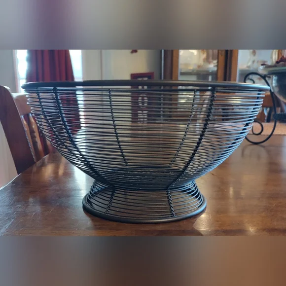 Black Wire Fruit Bowl Decorative Basket