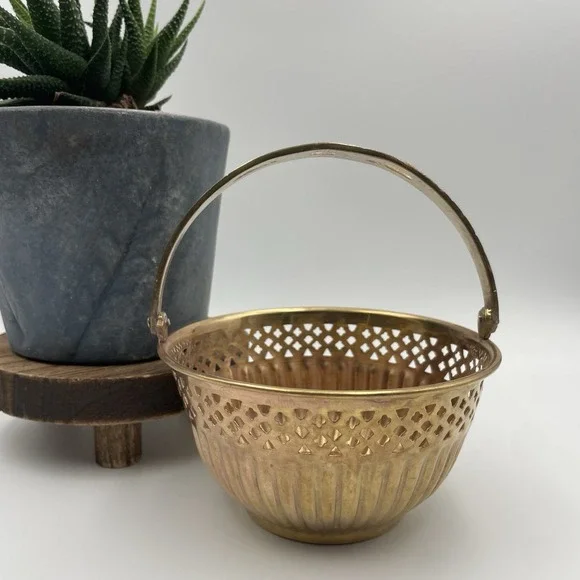 Vintage Cottagecore Brass Basket With Moveable Handle‎ Round With Cut Out Design