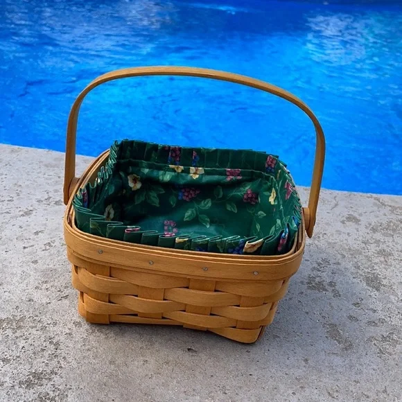 Longaberger Basket with fabric liner and garter