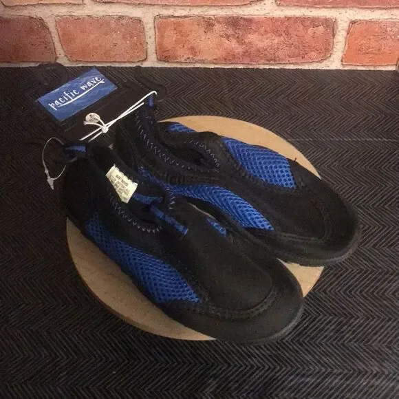 Pacific Wave Water Shoes Small (11/12)