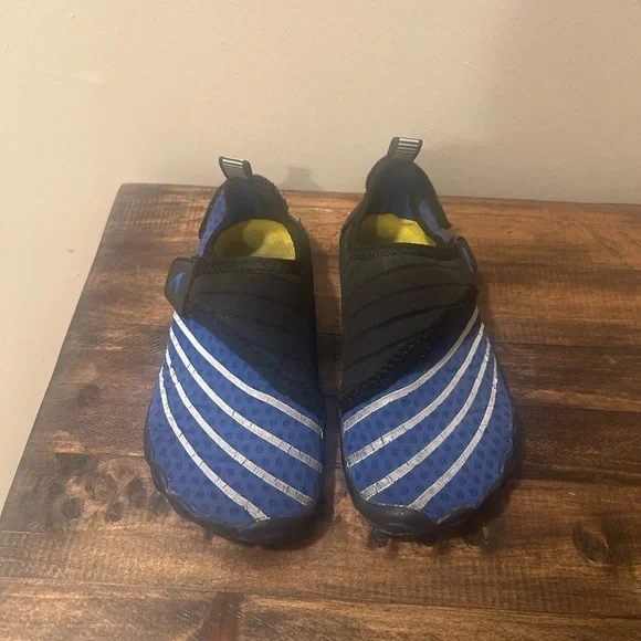 Kids QuickShark sz 12.5 blue & white striped barefoot water shoes w/ grip soles
