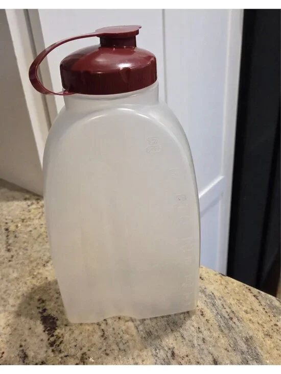 Rubbermaid Servin Saver Pitcher Jug #IC98 Flip Top Lid 2 QUART 64 oz 1.9 liter