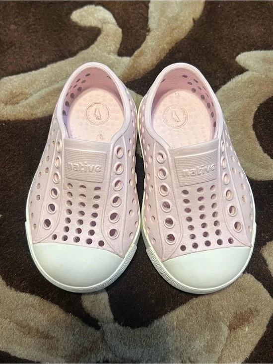Native • toddler size 4 Jefferson Slip-On Kids Shoes in Light Pink