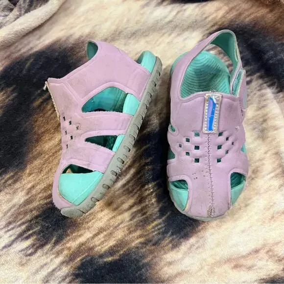 Wonder Nation Ankle Strap Baby Girl Water Shoes Sandals Size 5 / 6 Light Purple