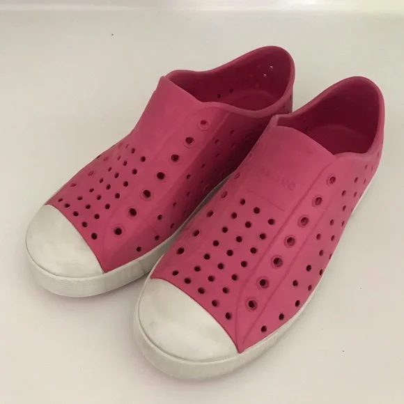 Native Pink Water Shoes Size 2