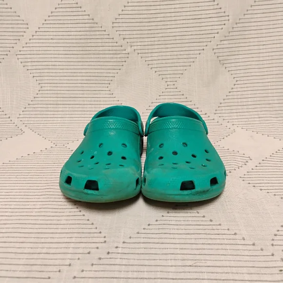 Crocs Girls Kids Teal Clogs Size 1