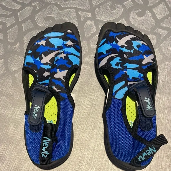 Newts blue green sharks boys, water shoes,‎ size 2/3 adjustable strap