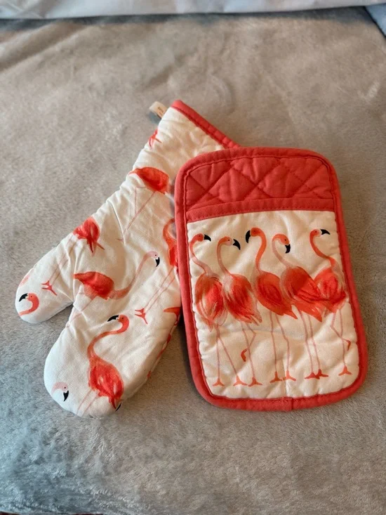 Sold- NWOT Kate Spade Flamingo Oven Mitts