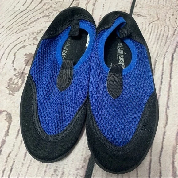 Nwot Beach Basics Mesh Water Shoes