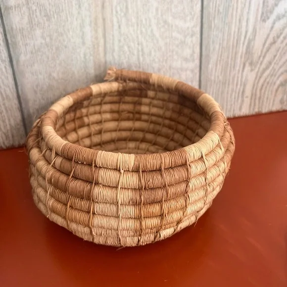 Handmade Coiled Sweetgrass Basket Round Two Tone Woven vintage Bowl 6.5