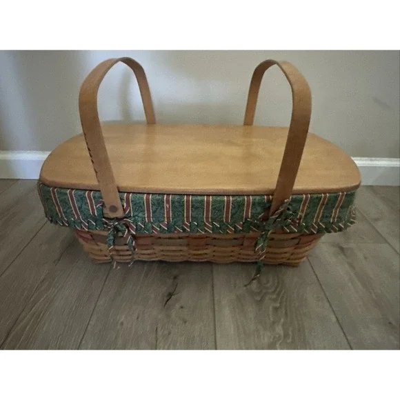 1996 Collector's Edition Longaberger Large Picnic Basket w/ Lid, Liner, & Insert
