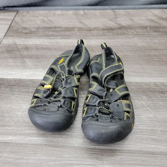 Keen Newport H2 Shoes kids size Black Yellow Waterproof Sandals Outdoor Hiking