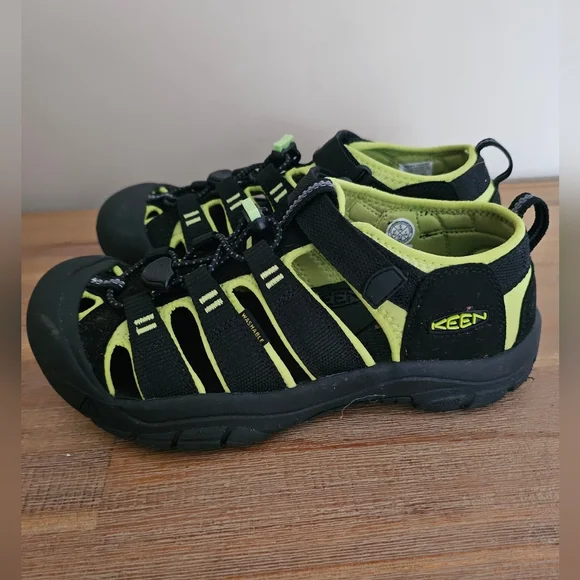 EUC KEEN Newport H2 Unisex Black & Green Outdoor Sandals, Shoes