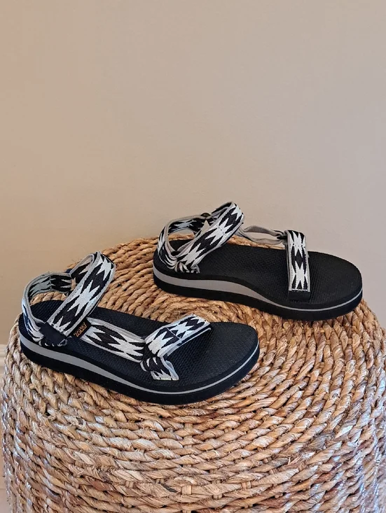 Teva Youth Halcon Black Multi Print Midform Universal Water/Outdoor Sandals 6/37