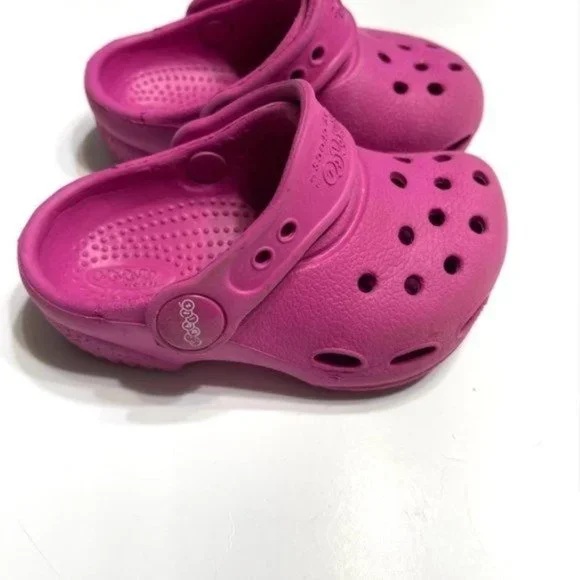 Crocs. Girl , slip on Clog rubber, Pink color size 4-5‎