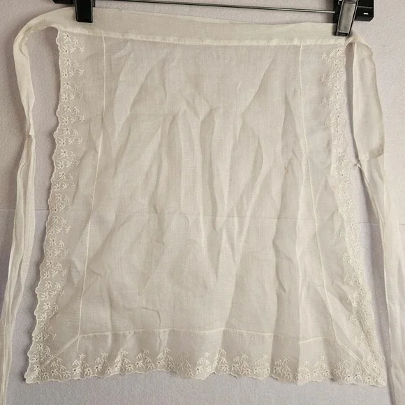 Vtg Sheer White Half Apron Floral Eyelet Embroidered Scalloped Edge Victorian