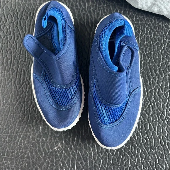 Athletech Toddler / Youth Boys' Blue Swim Water Shoes 9/10