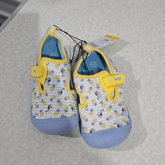 GroundUp Bluey‎ and pineapple Light Blue Water Shoes Size 11/12 NWT