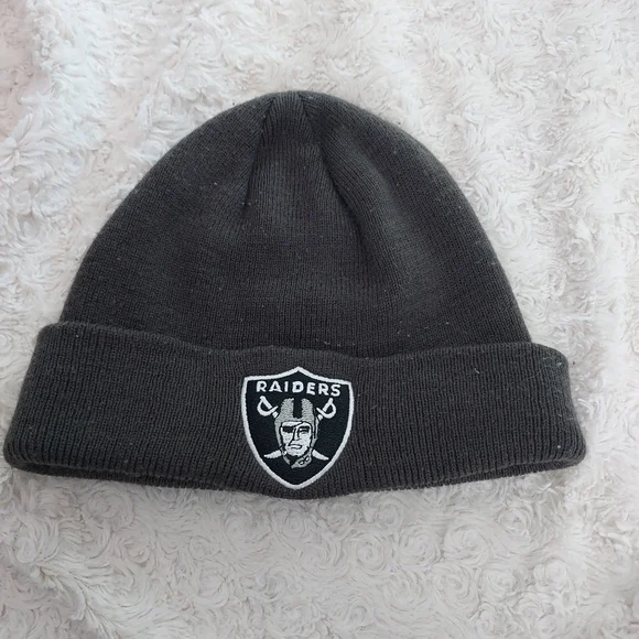 Las Vegas Raiders Football Kids gray knit beanie Sporty Winter