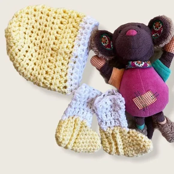 Custom Made Knit Newborn Hat and Shoes NWOT
