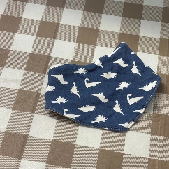 🟢10/$10 - Dinosaur Print Bib