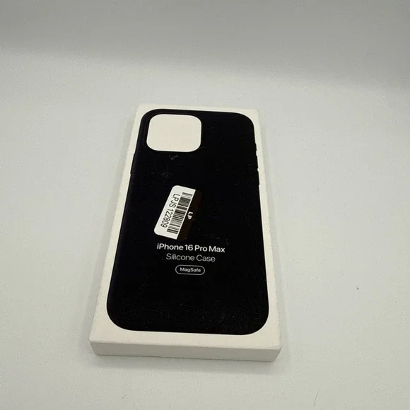 Apple Silicone Case with MagSafe for iPhone 16 Pro Max Black