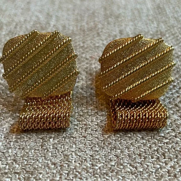 Vintage 70’s Diagonal Bead Design Stripe Gold Tone Mesh Wrap Around Cuff Links