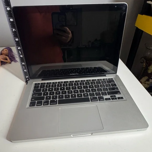 Apple MacBook Pro Laptop A1278 Silver – For Parts / Repair