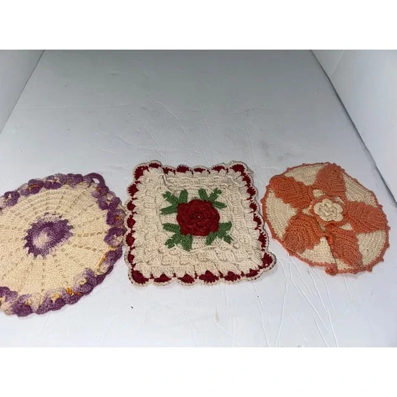 Handmade Crochet Potholders Vintage Style Floral Design Kitchen Decor Set