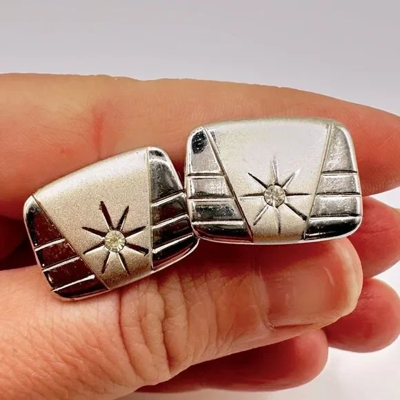 Men’s vintage silver toned cuff links with cz stone!