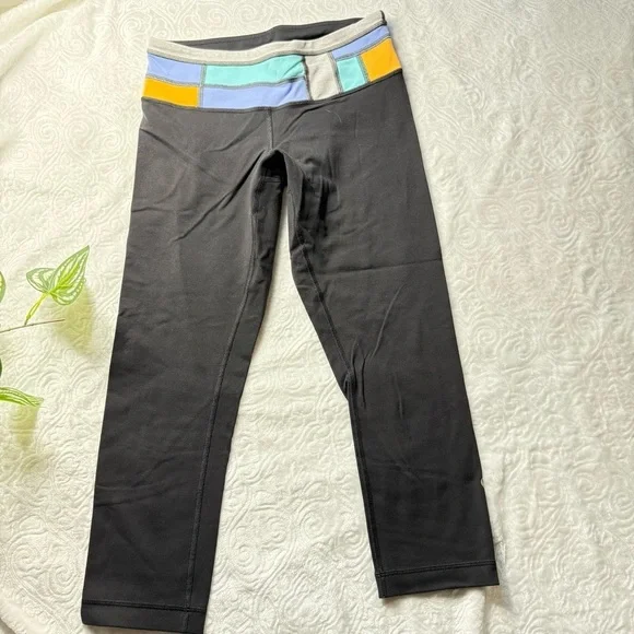 Lululemon Black Leggings Colorblock Waistband Size 4