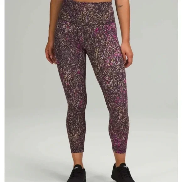 Lululemon Invigorate Cropped Tight 23