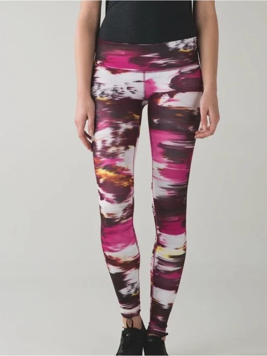 lululemon athletica Women's Magenta & White Abstract Print Wunder Under Leggings