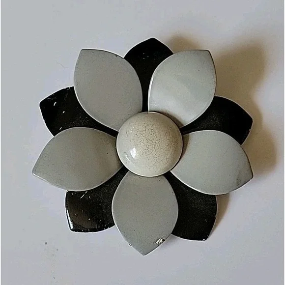 Vintage Enameled Metal Flower Brooch‎ Pin 2.5