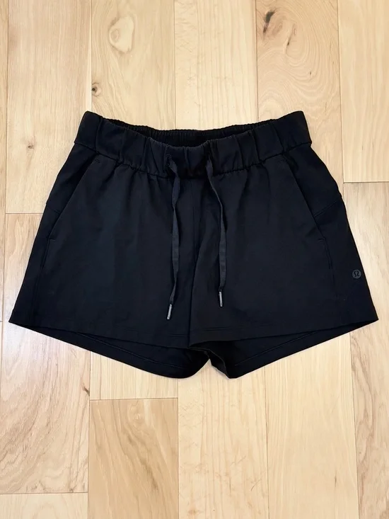 LIKE NEW Lululemon On The Fly Short *2.5