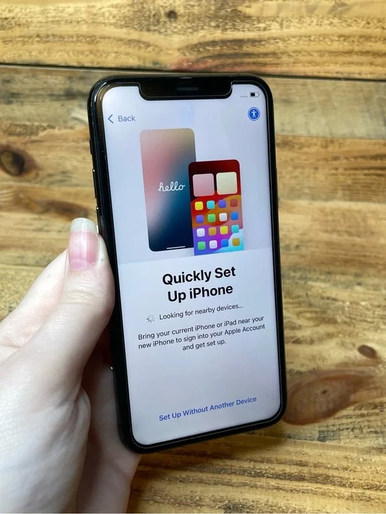 Unlocked Apple iPhone 11 Pro 512GB 18.6.2 MW9L2LL/A (WATER DAMAGE READ)