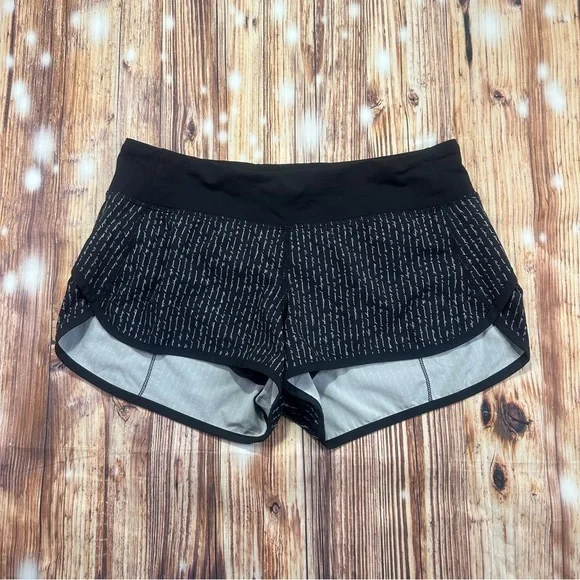 Lululemon Women’s Running Shorts Black White Printed Writing Size 6
