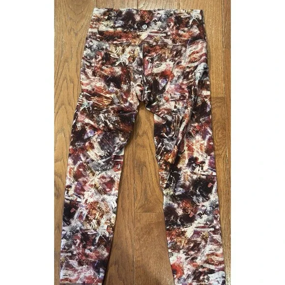 Lululemon Abstract Print Cropped Capri Leggings Women's Small 27