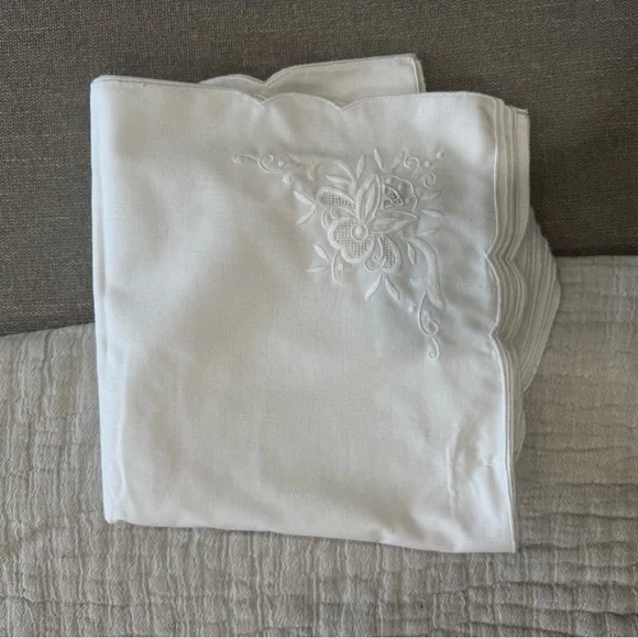Vintage Elegant‎ White Embroidered Napkins