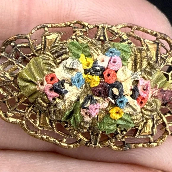 Vintage Gold Tone Flower Theme Brooch READ