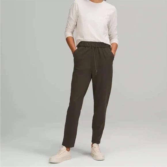 Lululemon Keep Moving Stretch High-Rise Pant 7/8 Length Women’s size 2 B32