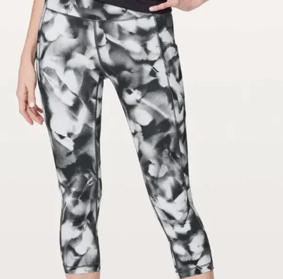 Lululemon Speed Up Crop 21