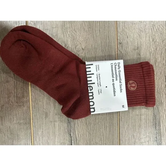 Lululemon daily essential Socks M