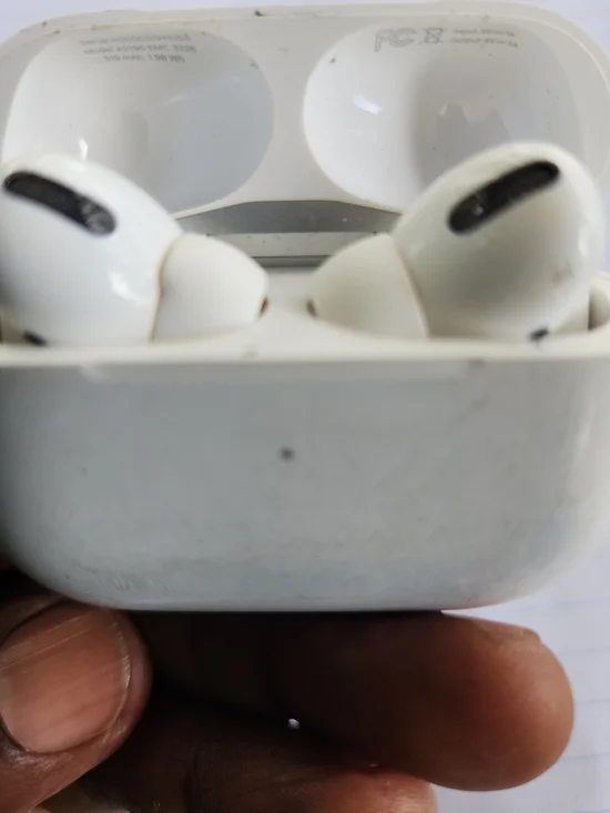 Apple White On‑Ear Wireless Earbuds with Charging Case