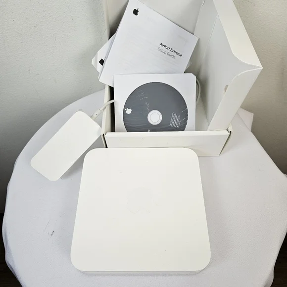 Apple AirPort Extreme MA073LL/A A1143 802.11n Wi-Fi Wireless Base Station