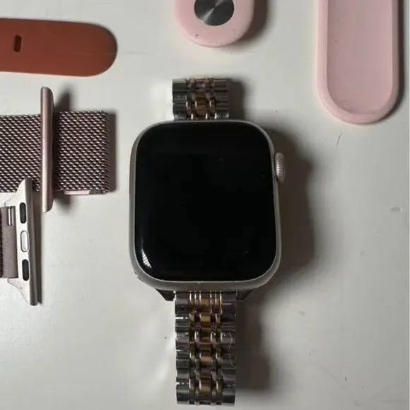 Apple Watch Series 7 (GPS) + free charger and 2 free watch bands
