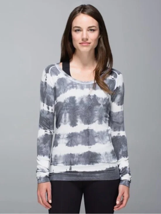 Lululemon Run Swiftly Scoop Long Sleeve Size 8 Gray Tie Dye Stripe