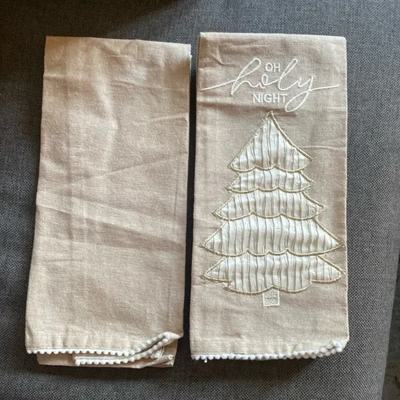 NWOT Christmas Dish Towels Neutrals Farmhouse Shabby Chic Tan White Beige