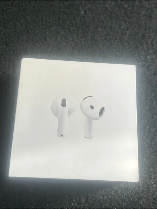 Apple White Wireless Earbuds with Charging Case