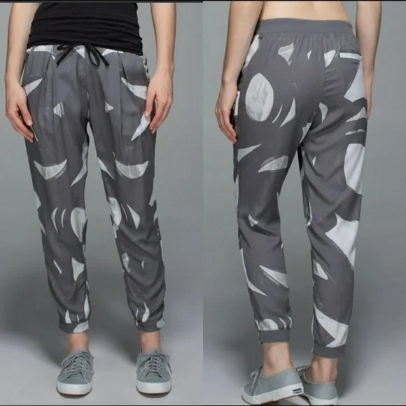 Lululemon Athletica City Joggers size 6